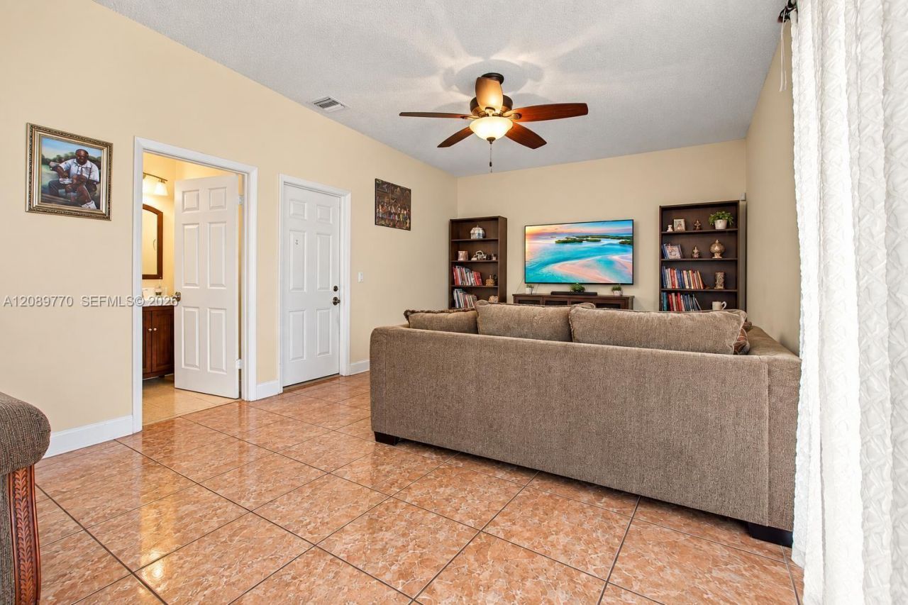 10251 NW 3rd St, Pembroke Pines, FL 33026 Photo