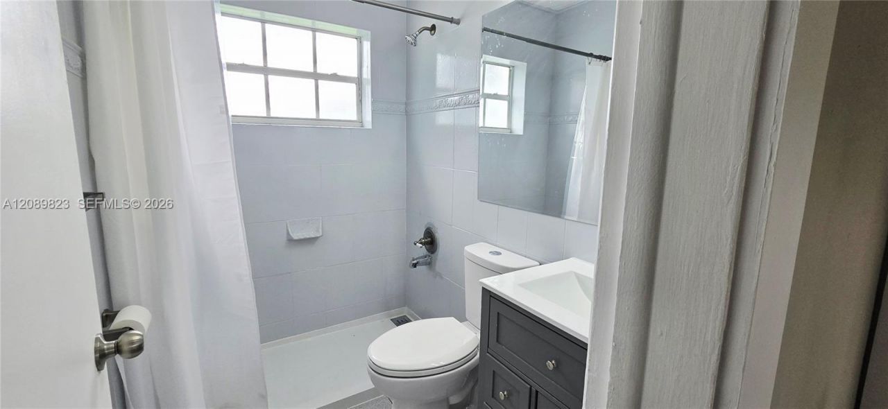 580 W 34th Pl , Hialeah, FL 33012 Photo