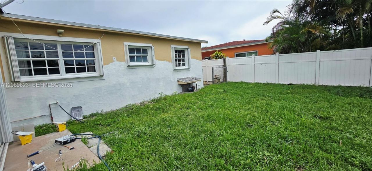580 W 34th Pl , Hialeah, FL 33012 Photo