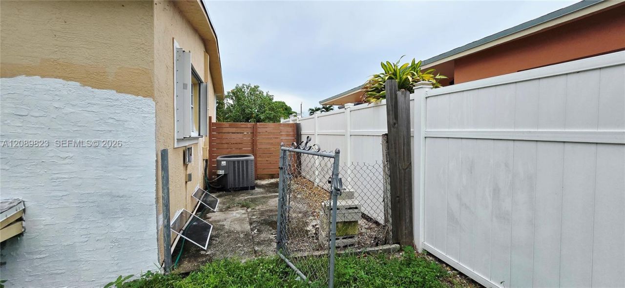 580 W 34th Pl , Hialeah, FL 33012 Photo