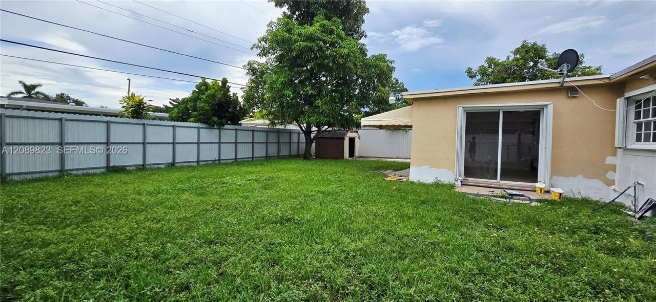 580 W 34th Pl , Hialeah, FL 33012 Photo