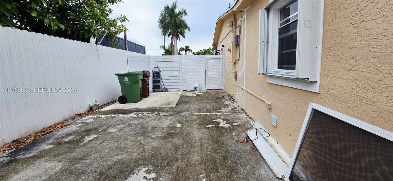 580 W 34th Pl , Hialeah, FL 33012 Photo
