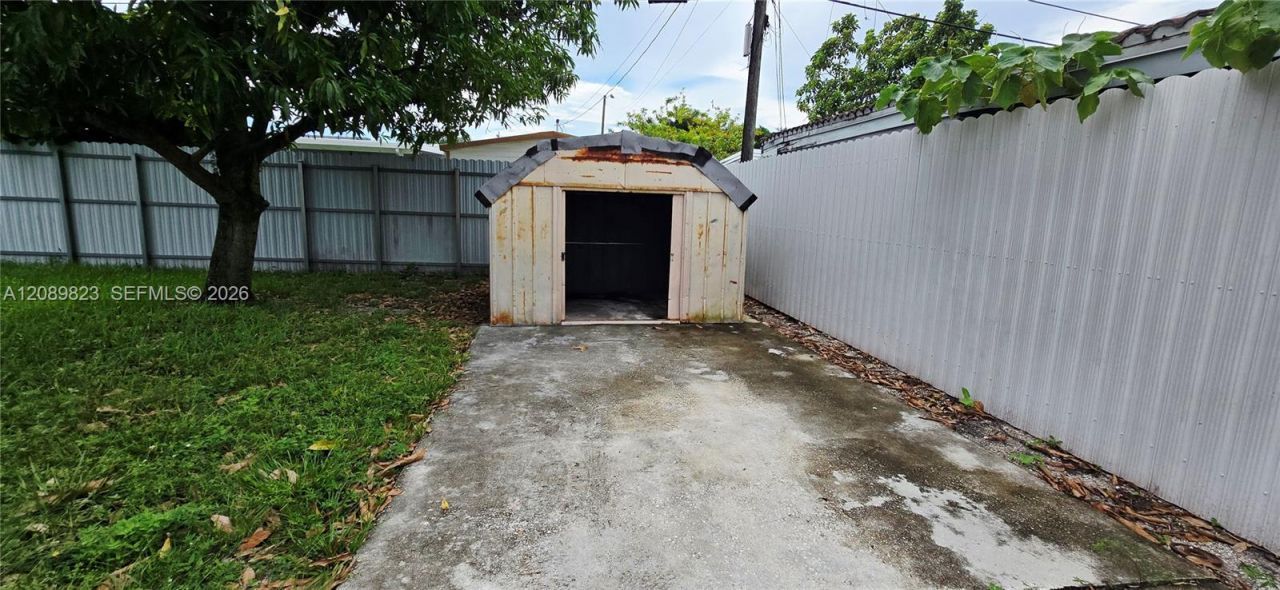 580 W 34th Pl , Hialeah, FL 33012 Photo