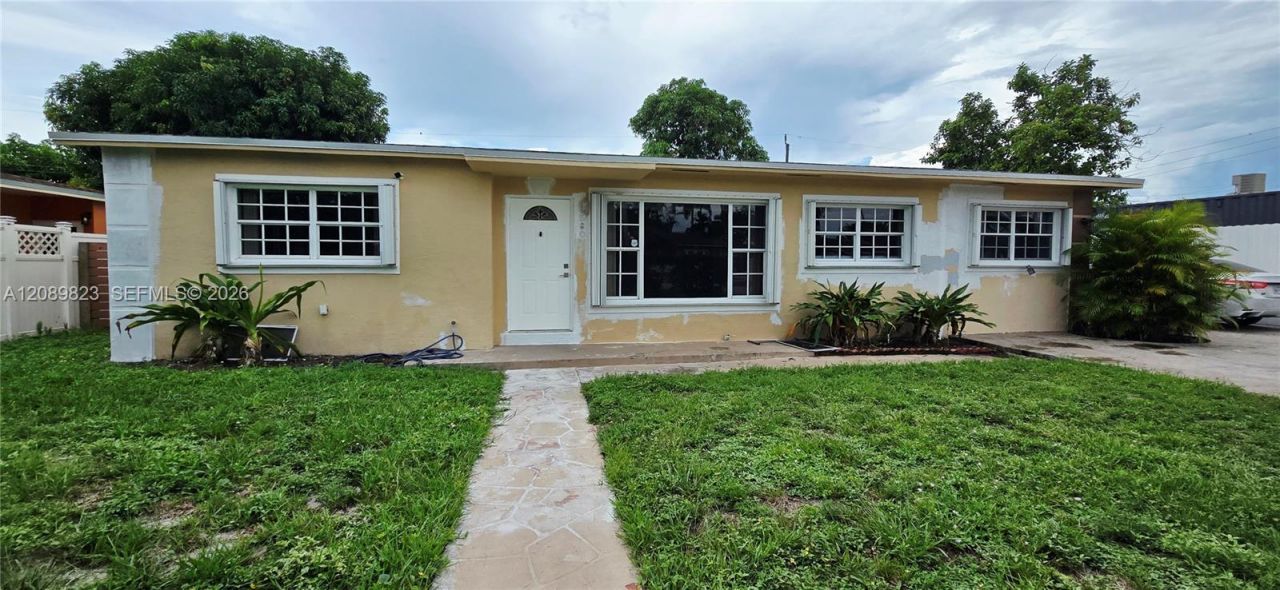 580 W 34th Pl , Hialeah, FL 33012 Photo