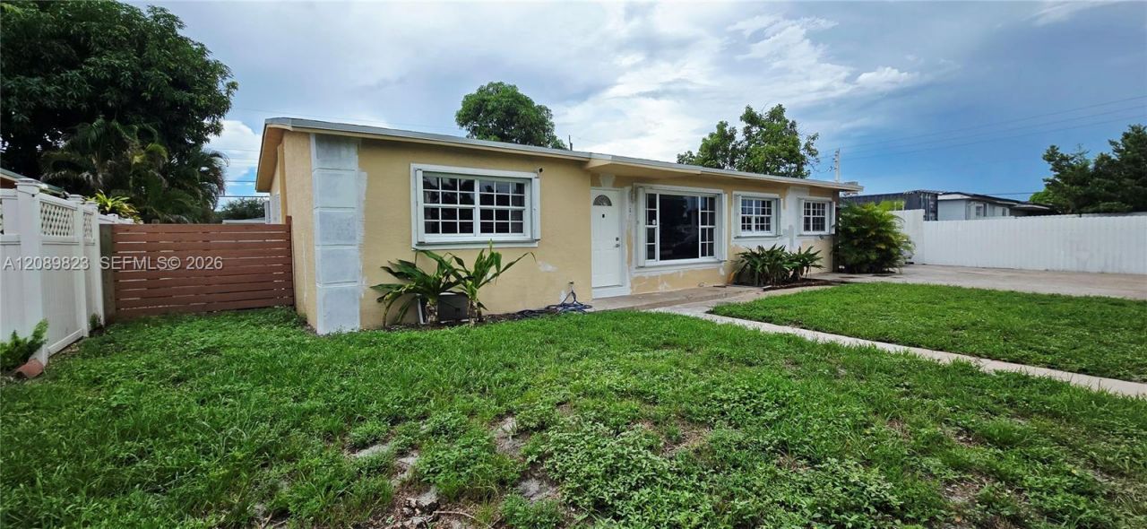 580 W 34th Pl , Hialeah, FL 33012 Photo