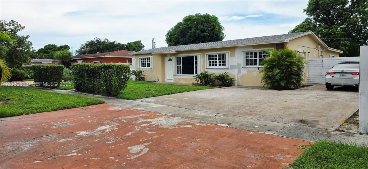 580 W 34th Pl , Hialeah, FL 33012 Photo