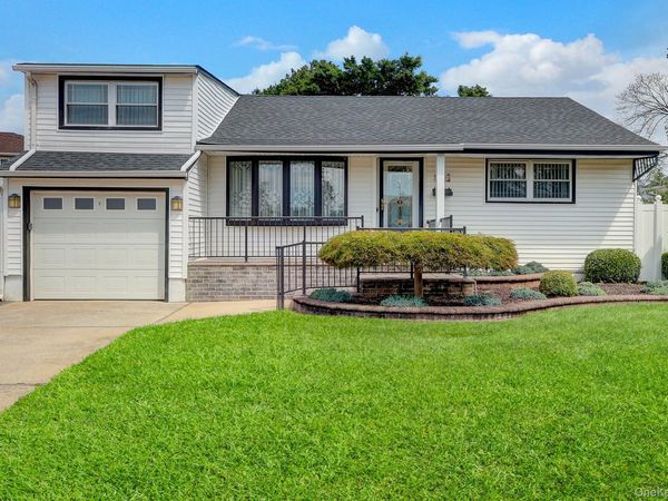 148 S Dean Street , Hicksville, NY 11801
