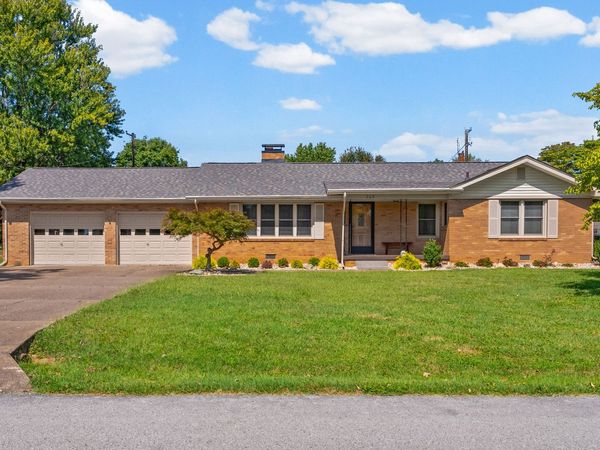 205 Sherwood Dr, Hopkinsville, KY 42240