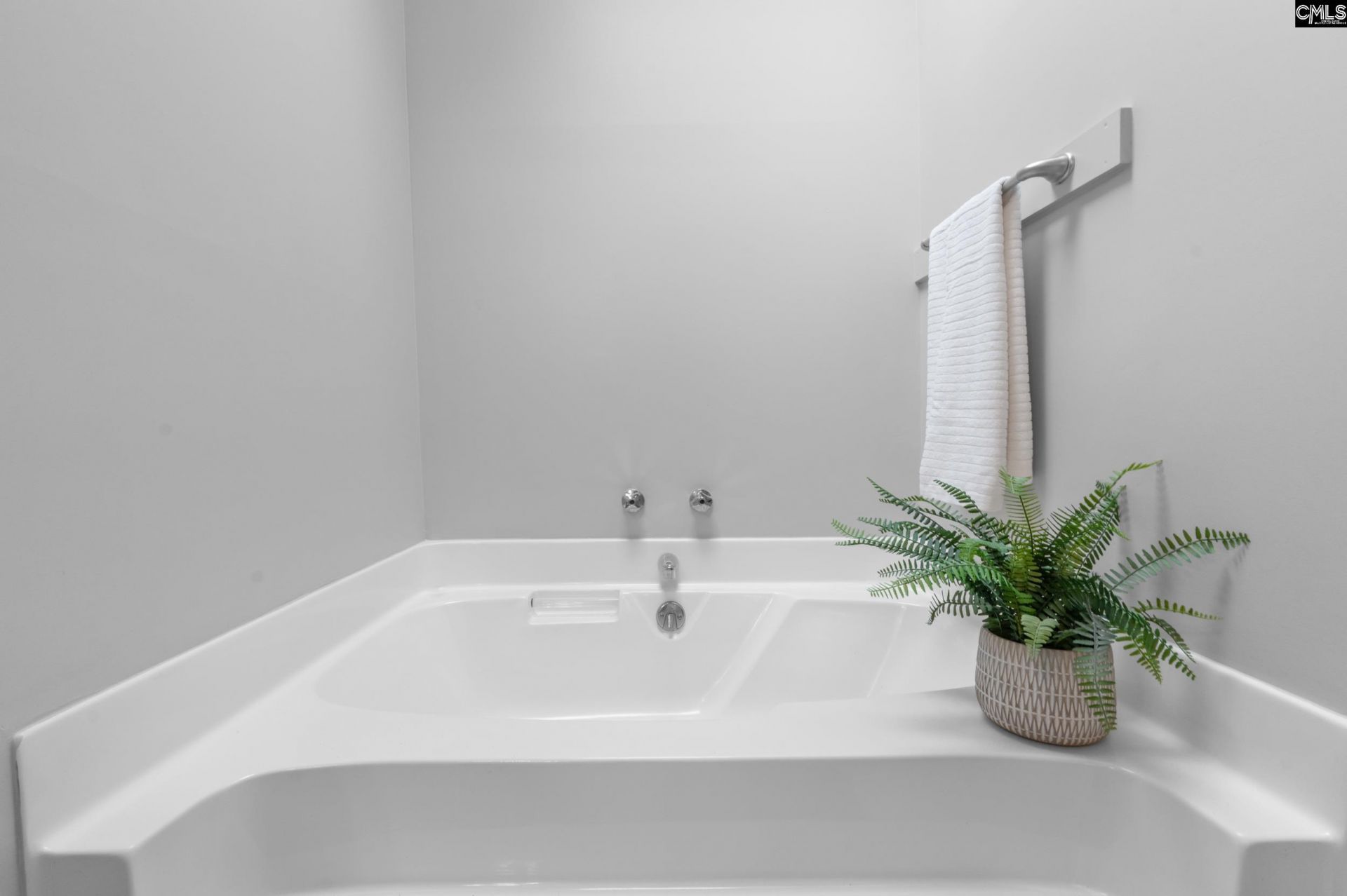 121 Brook Hollow Drive Photo 23