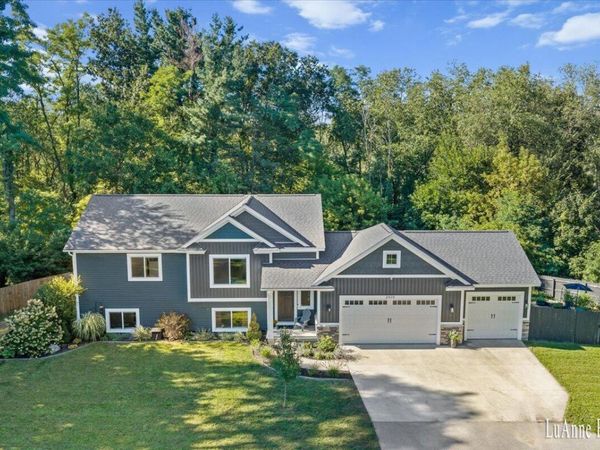 2939 5 Mile Road NE, Grand Rapids, MI 49525