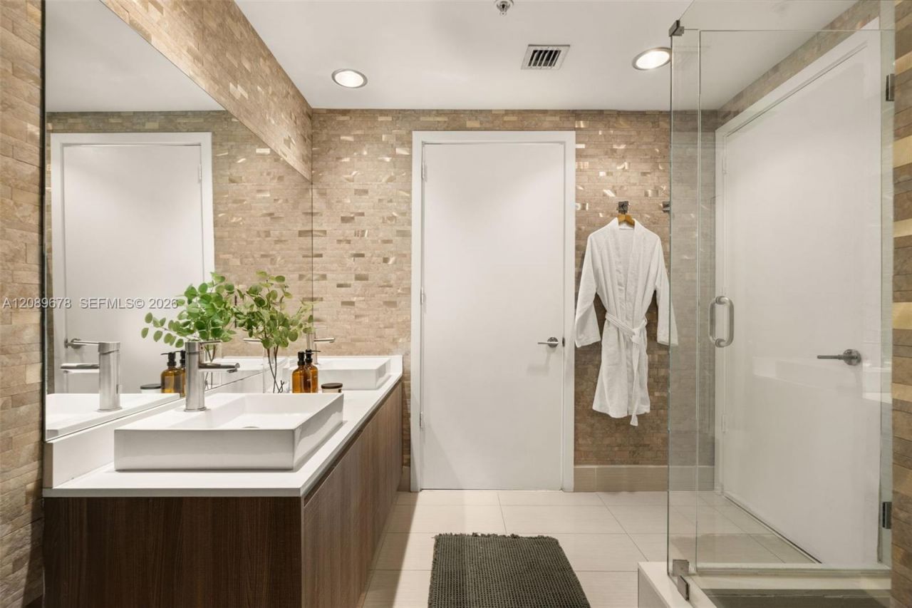 201 SW 17th Rd , Unit 511, Miami, FL 33129 Photo