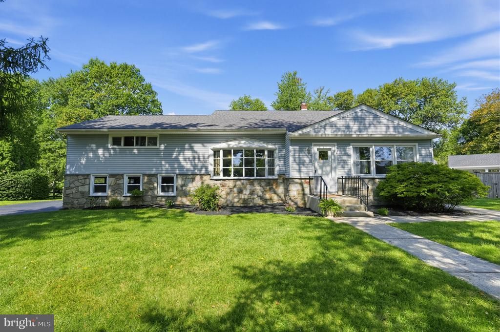 208 OAKLAND PLACE, NORTH WALES, PA 19454