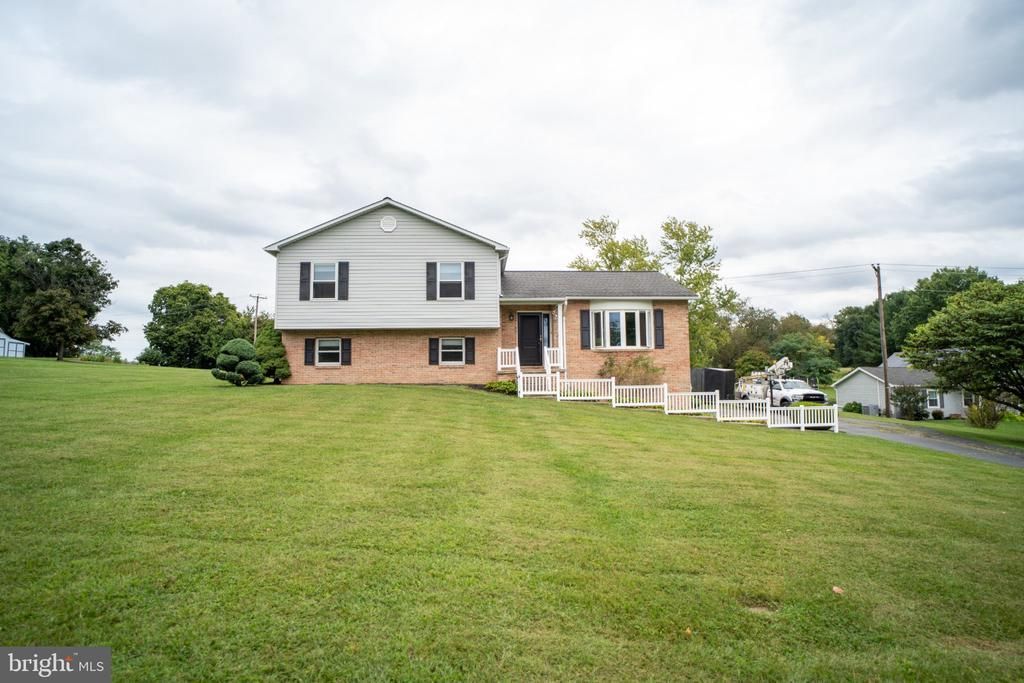 1017 Valley View Road, York, PA 17406 Main Photo
