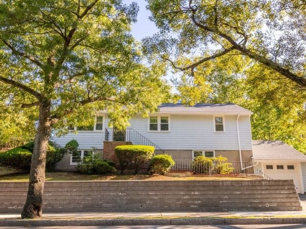 32 Vfw Pkwy, Boston, MA 02467