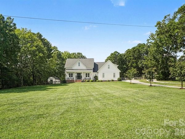 372 Linwood Road, Mooresville, NC 28115