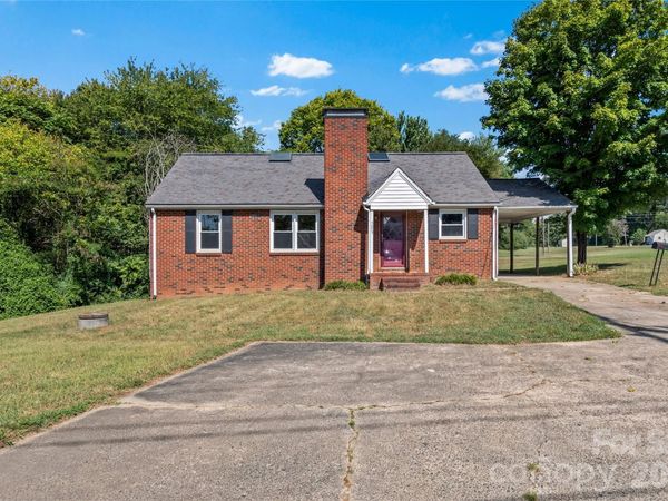 5035 Shattalon Drive , Winston Salem, NC 27106