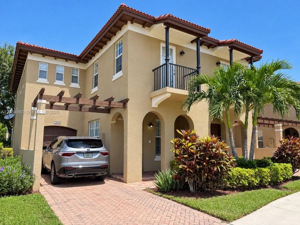6965 Julia Gardens Dr , Coconut Creek, FL 33073