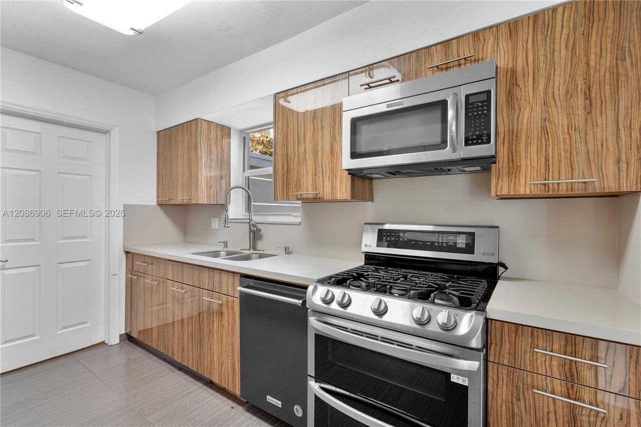 2505 NE 214th St , Aventura, FL 33180 Photo