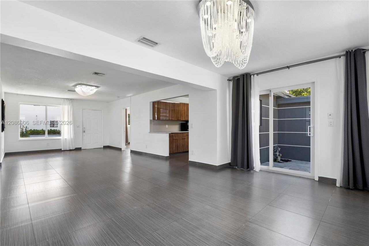 2505 NE 214th St, Aventura, FL 33180 Photo