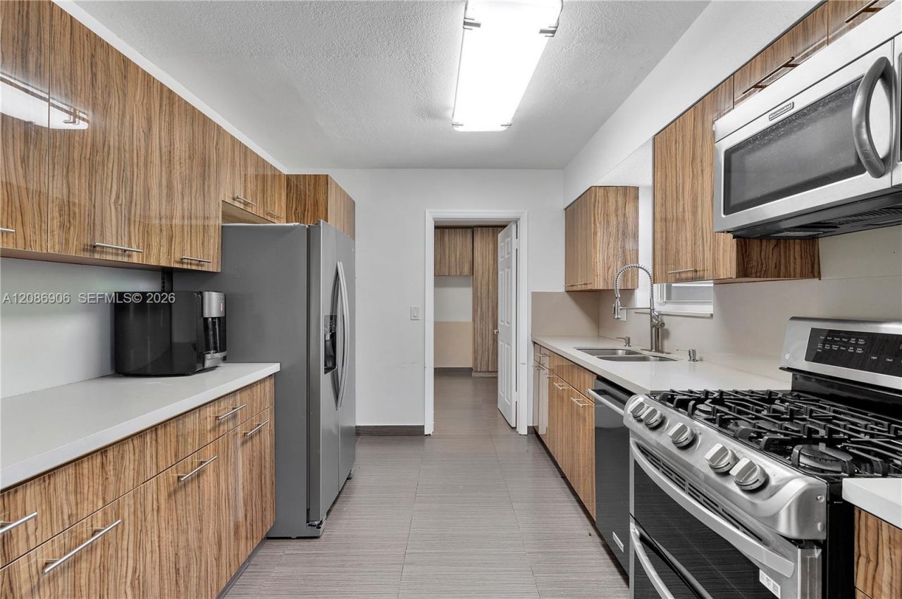 2505 NE 214th St, Aventura, FL 33180 Photo