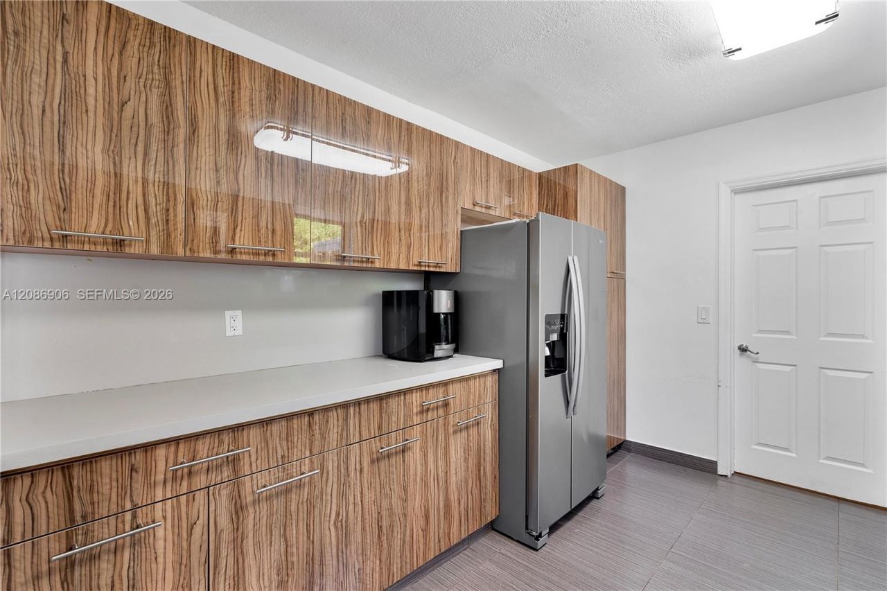 2505 NE 214th St , Aventura, FL 33180 Photo