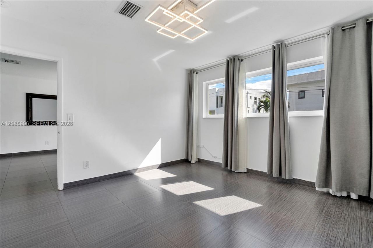 2505 NE 214th St, Aventura, FL 33180 Photo