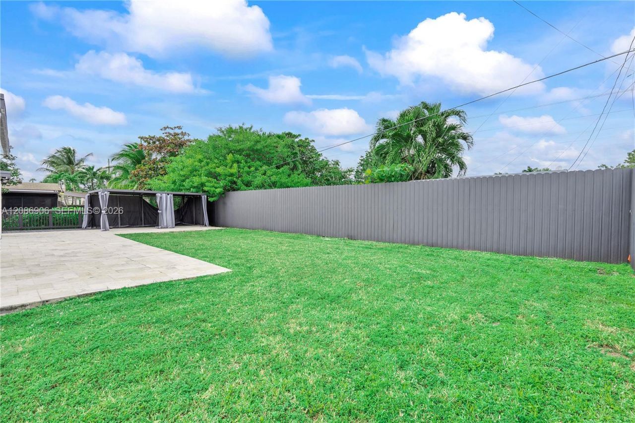 2505 NE 214th St , Aventura, FL 33180 Photo