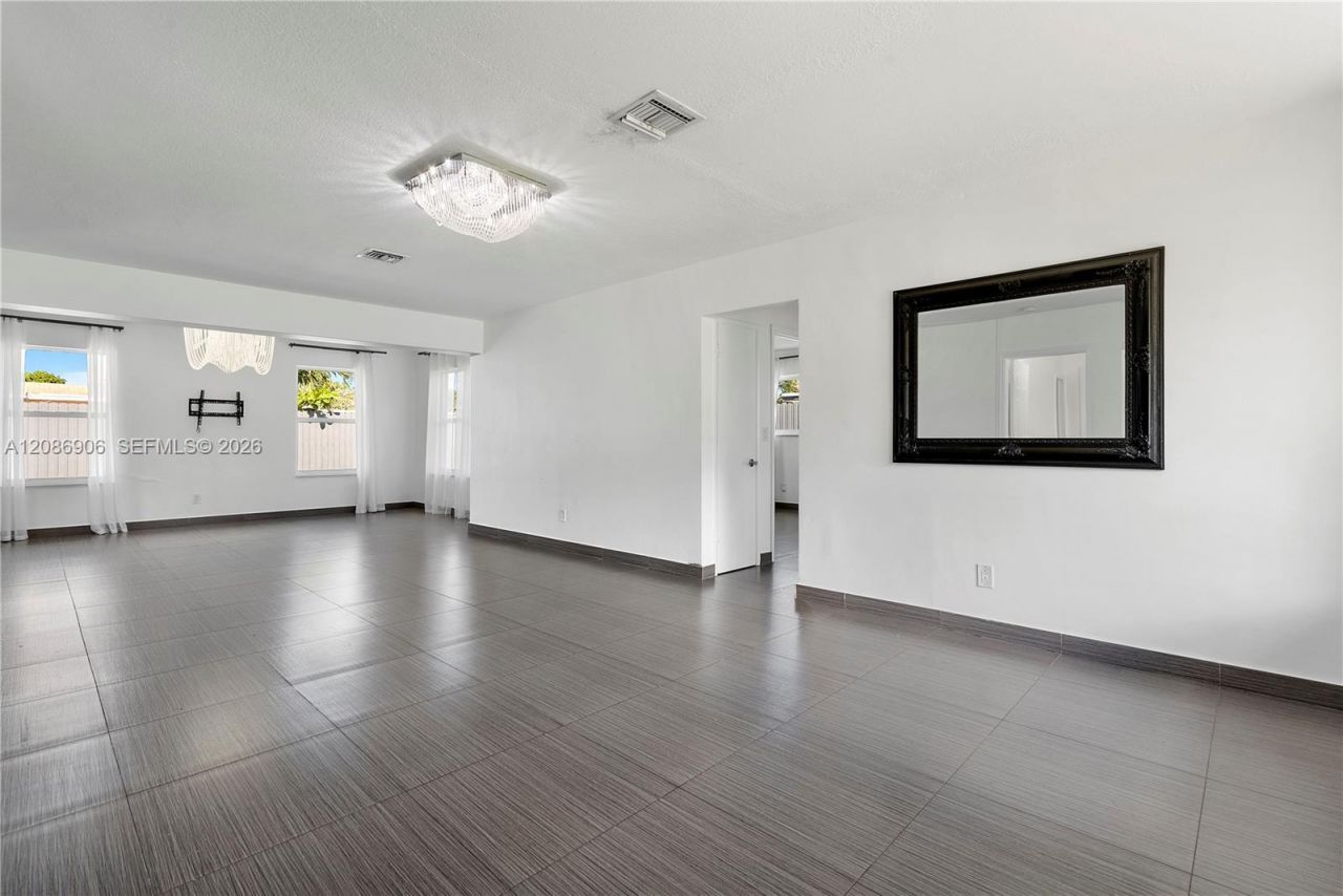 2505 NE 214th St , Aventura, FL 33180 Photo