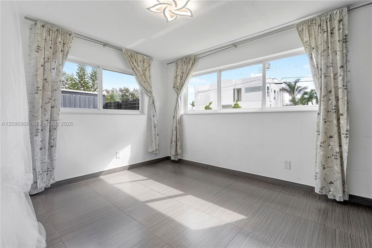 2505 NE 214th St, Aventura, FL 33180 Photo