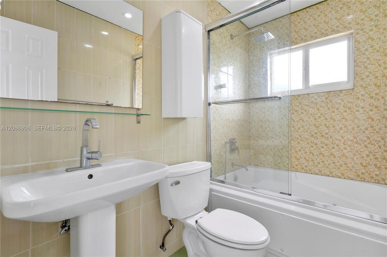 2505 NE 214th St , Aventura, FL 33180 Photo