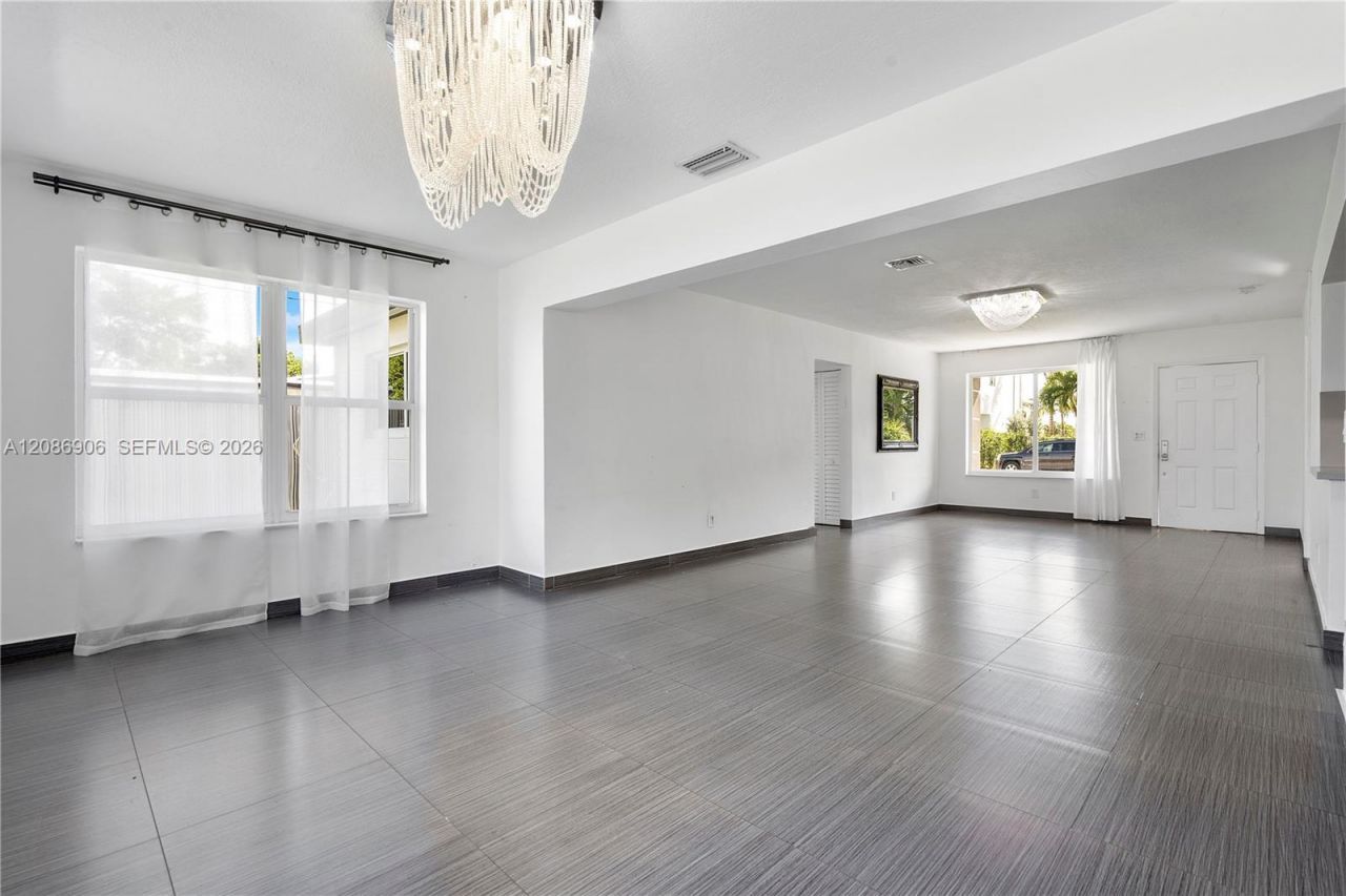 2505 NE 214th St , Aventura, FL 33180 Photo