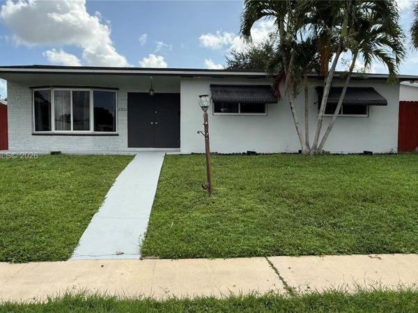 2211 N 54th Ave , Hollywood, FL 33021