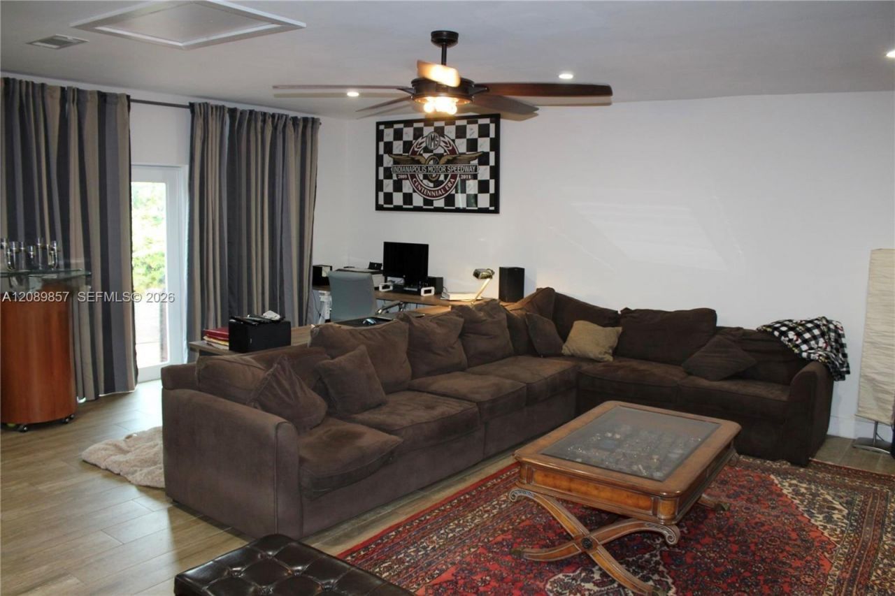 6121 NW 40th St, Virginia Gardens, FL 33166 Photo