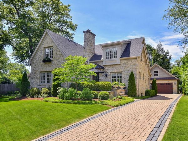40 S Lincoln Avenue , Geneva, IL 60134