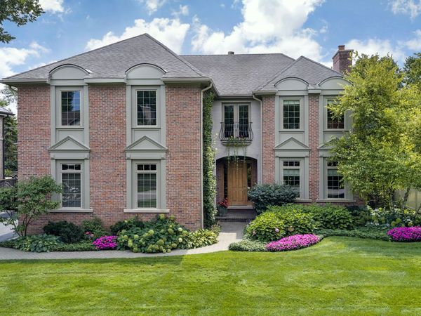 911 Queens Lane , Glenview, IL 60025