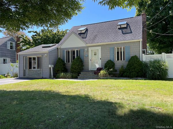 361 S Clinton Avenue , Lindenhurst, NY 11757