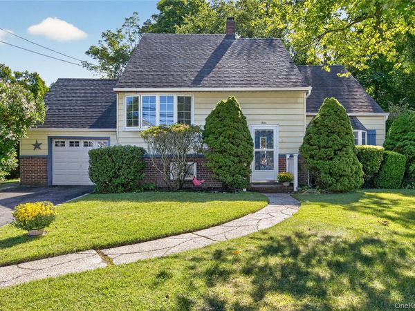 4 Oaktree Lane , Huntington Station, NY 11746