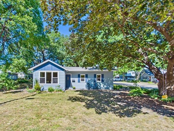 2379 Roselawn Avenue W, Lauderdale, MN 55113