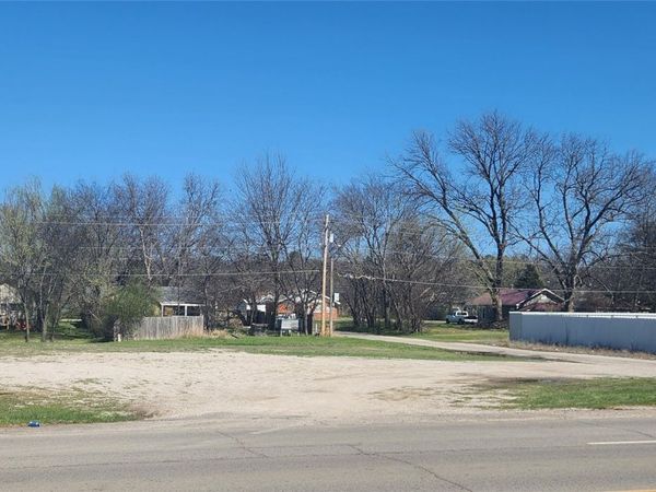 1500 W Main Street , Henryetta, OK 74437