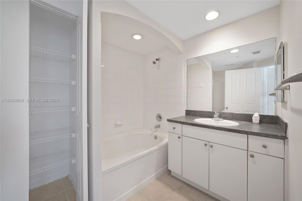 9172 Collins Ave, Unit 302, Surfside, FL 33154 Photo
