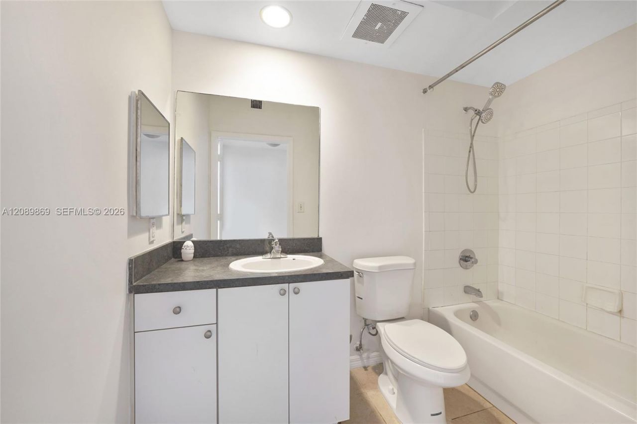 9172 Collins Ave, Unit 302, Surfside, FL 33154 Photo