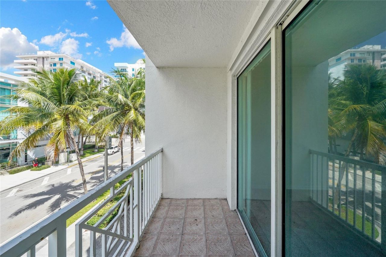 9172 Collins Ave, Unit 302, Surfside, FL 33154 Photo