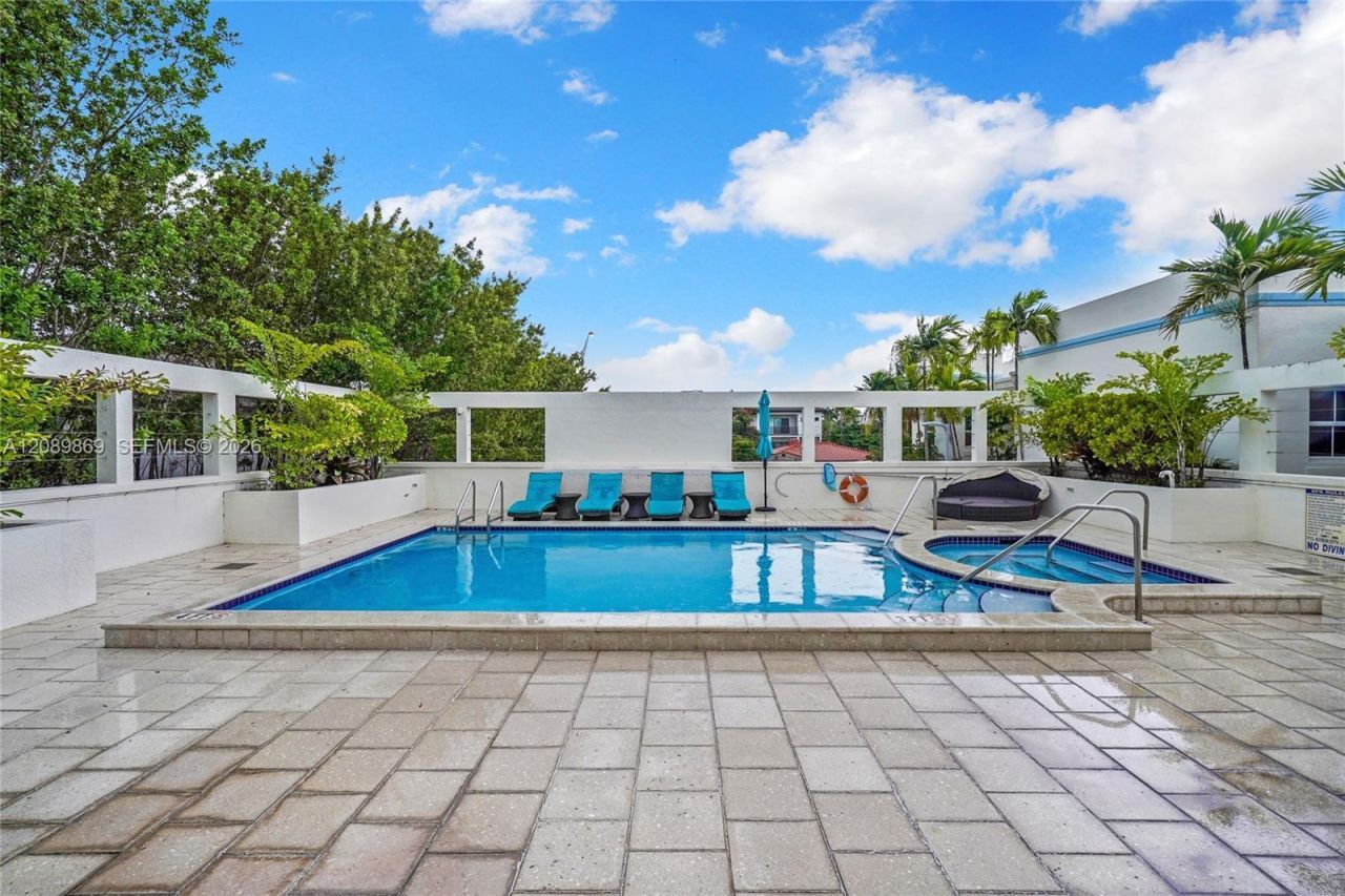 9172 Collins Ave, Unit 302, Surfside, FL 33154 Photo
