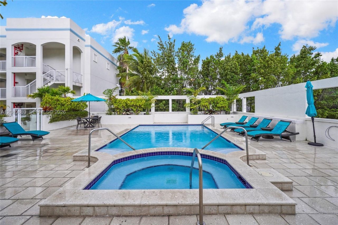9172 Collins Ave, Unit 302, Surfside, FL 33154 Photo