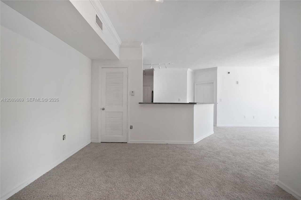 9172 Collins Ave, Unit 302, Surfside, FL 33154 Photo