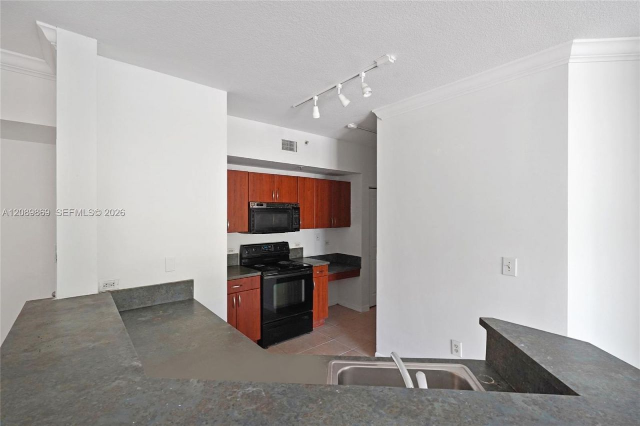 9172 Collins Ave, Unit 302, Surfside, FL 33154 Photo