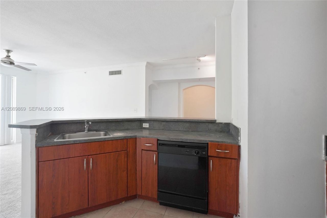 9172 Collins Ave, Unit 302, Surfside, FL 33154 Photo
