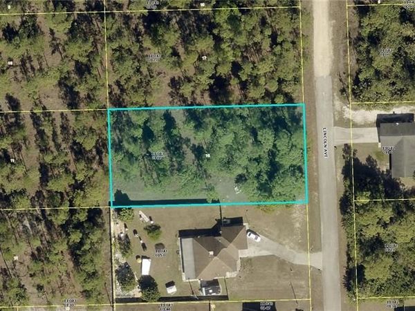 1105 Lincoln AVE , LEHIGH ACRES, FL 33972