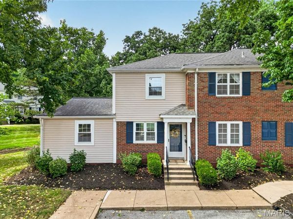 9186 Wrenwood Lane, Brentwood, MO 63144