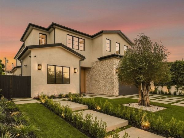 16658 Addison, Encino, CA 91436